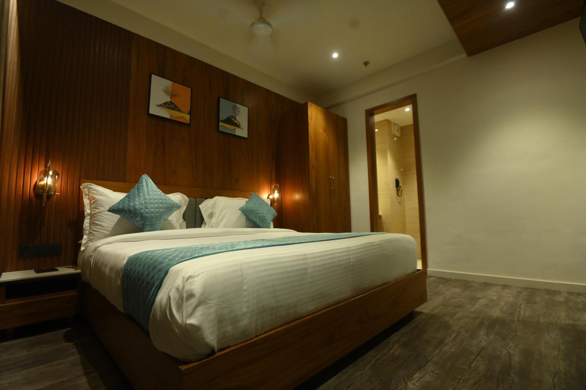 Kings Kraft Tremezzo Inn, Somnāth Extérieur photo